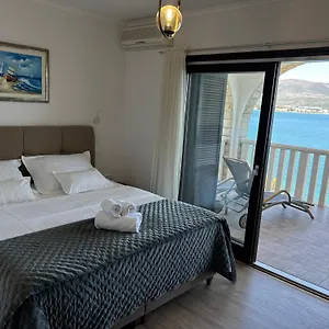 Tina 3* Arbanija