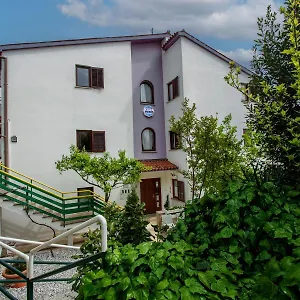 Iva , Pola Croazia
